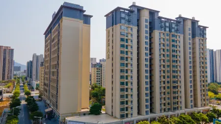 Ruizhou Apartment (Zhuhai North Railway Station) Отели рядом с достопримечательностью «Zhuhai Branch of Beijing Normal University Dormitory»