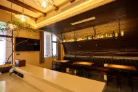 Wind & Water Nautical Club | Poolside Holiday Villa (Golden Coast Luojia Temple Branch) - bar