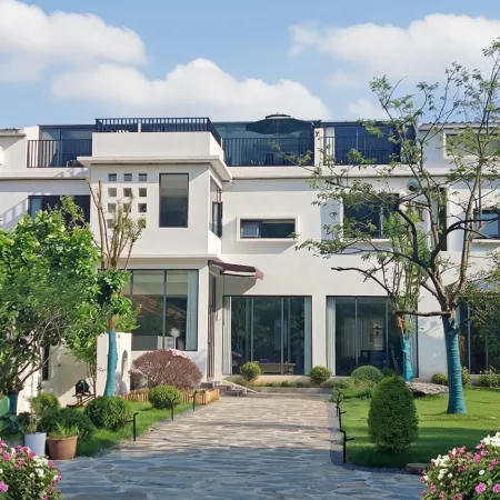 LU SHAN ZHENSHANYUE INN