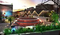 Dongbao Wenquan Grand Hotel (Ruili Caifu Plaza) - con terme