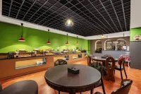Buerjin Northbound 1952 Leisure Traveler Homestay - bar