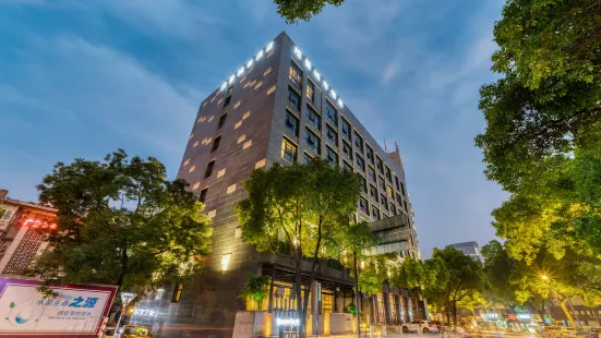 Newman City Hotel (Huzhou Yishang Street)