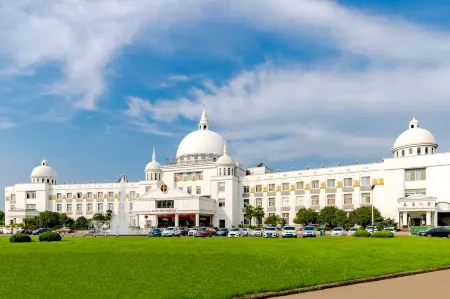 Grand Hotel Overseas Traders Club Отели рядом с достопримечательностью «Anhui Cultural Museum»