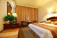 Dong Fang Hotel Отели рядом с достопримечательностью «Площадь Чжун Гуан»