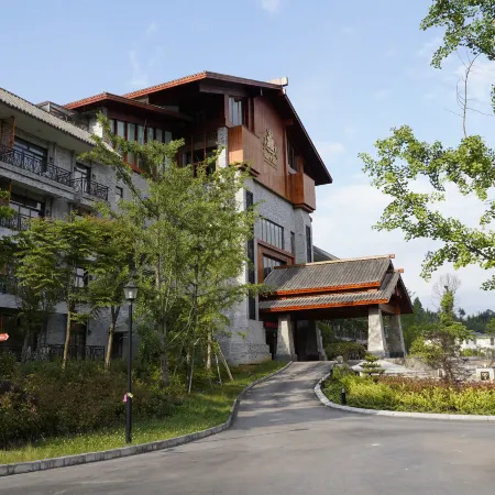 Maple Leaf Hotel Отели в г. Илян