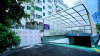 Hongchang Hote (lXingshan High speed Railway Station  Store)) - 주차장