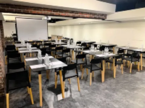 旅人驛站-鐵花文創二館