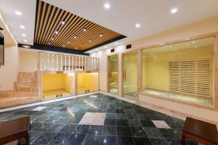 New Era Grand Hotel Отели рядом с достопримечательностью «Dalian University of Foreign Languages (Lvshun South Road)»