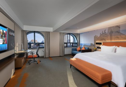 햄튼 바이 힐튼 객실 내부