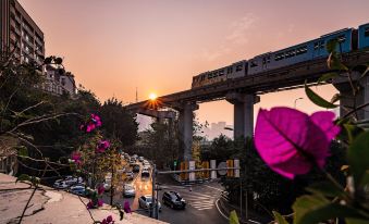 Chongqing Guiyun Liziba Hotel (Liziba Light Rail Station)