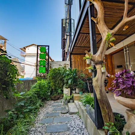 Spring Flowers Blossoming Inn (Yangshuo West Street)