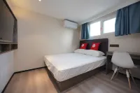 Jitai Hotel (Beijing Tongren Hospital Zhanqian Square) Hotels near Beijing Railway Station