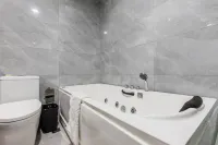 Tonglu Hongqi JC Hotel