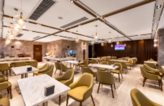 Qiaojun Hotel (Zhanjiang Dingsheng Plaza Luchuan Avenue Middle)