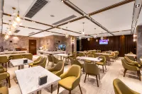 Qiaojun Hotel (Zhanjiang Dingsheng Plaza Luchuan Avenue Middle)
