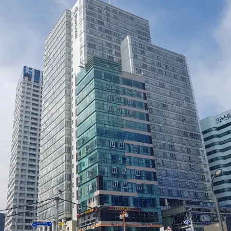 Haeundae Seacloud Hotel Residence Отели рядом с достопримечательностью «Станция метро Haeundae»