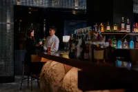 موميان بكينج داكسينج إنترناشونال أيربورت، بارت أوف يات - بار
