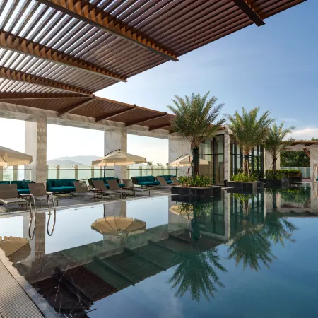 Citadines Bayfront Nha Trang Отели рядом с достопримечательностью «Пляж Хон-Чонг»