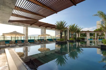 Citadines Bayfront Nha Trang Отели рядом с достопримечательностью «Lucky Foot Spa Nha Trang»