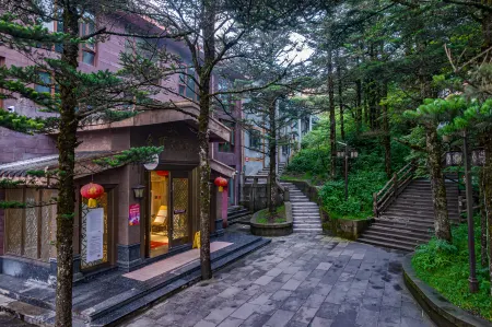 峨眉山金頂大飯店（臥雲樓）