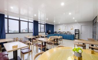 Junyi Hotel (Huaibin Mobile Building Store)