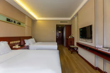 Huaqiao Hotel