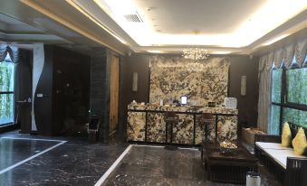 Tangchen Light Luxury Hotel