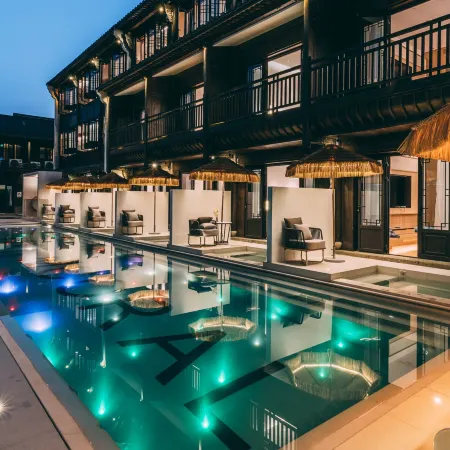 Jiande Man Coral Hot Spring Resort Hotel