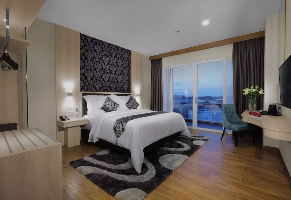 1. 아스톤 바탐..