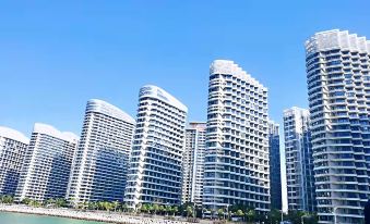 Qingxin Xiaoshe Seaview Apartment (Danzhou Haihuadao Branch)