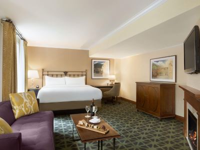 ゲートハウスキングサイズベッドルーム フェアモント バンフ スプリングスの写真