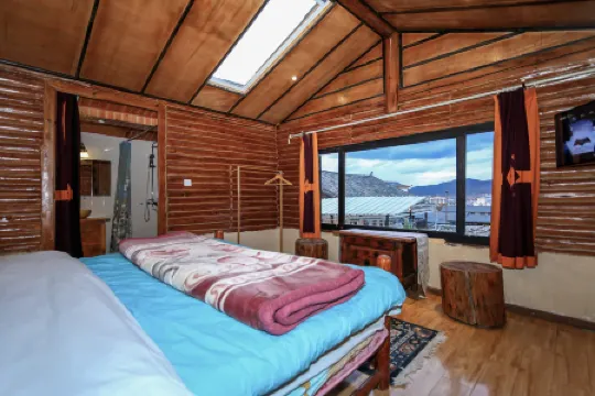 Shangri-La Wangshan Xiaoyuan Inn (Dukezong Ancient City Shop)