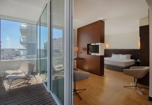 NH 사보나 다르세나 주변 항구 전경