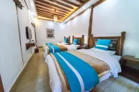 Lijiang Clouds flying high Inn