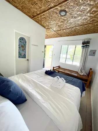 Azure Camotes Resort Hotel Отели рядом с достопримечательностью «Sto. Nino Church»