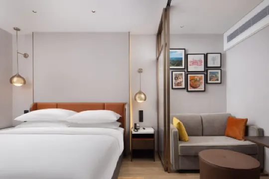 南寧江南ホーム 2 スイーツ バイ ヒルトンホテル