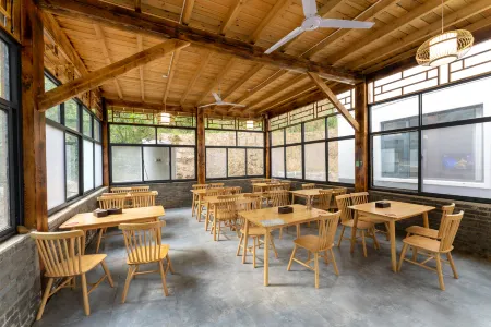 Luanchuan Yunshuiwu B&B (Laojun Mountain Scenic Area Branch) Отели рядом с достопримечательностью «Jinding Taoist Temples»