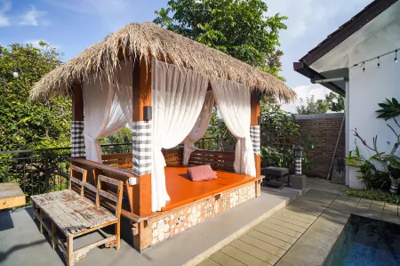 Omah Angkul Angkul Villa Отели рядом с достопримечательностью «Nasika Circle @ Trizara Resorts»