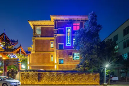 JH e-sports Hotel (Haikou Meilan International Airport Branch) Отели рядом с достопримечательностью «Qiongtai Normal University (Guilinyang Campus)»