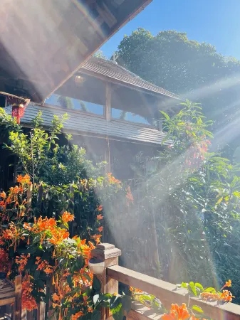 Jingmaishan Shishi Homestay Отели рядом с достопримечательностью «The Old Bulang Ethnicity Village of Wenji»