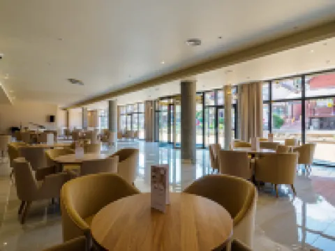 克羅爾廣場温泉療養度假村 斯瓦夫諾縣酒店