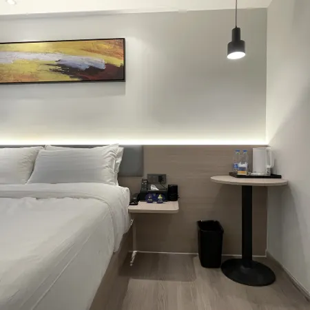 7Days Inn Hotel (Yingshan County Committee and County Government)