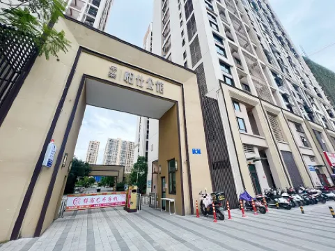 Yingsu Art Residence (Nanning Xixiangtang Passenger Station) Отели рядом с достопримечательностью «Nanning College for Vocational Technology»