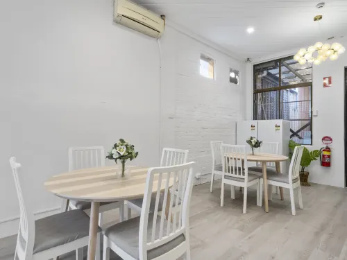 Urban Nomad - Potts Point Hotels in Woolloomooloo