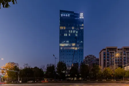 Earl Family Hotel (Fuyang Shuangqingwan Water Street) Отели рядом с достопримечательностью «Fuyang Shuangqingwan Park»