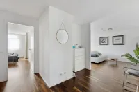 EXQUIS 2BR Luxury Apt. ROLF BENZ | Parking | Centre | Kitchen | Pick-up Service Airport