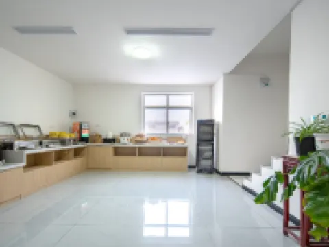 White Swan Hotel (Weihui City Government Store) Hotels in Weihui