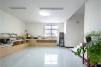 White Swan Hotel (Weihui City Government Store) Hotel di Weihui