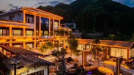 Luanchuan Yunqishan residence B & B Отели рядом с достопримечательностью «Ji Guan Cave»