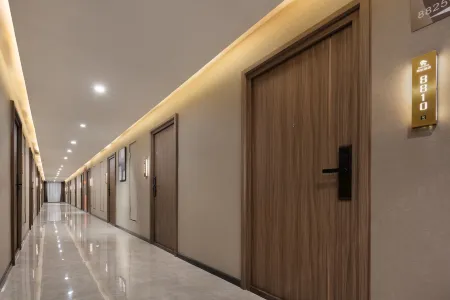 Kaibo Hotel Отели рядом с достопримечательностью «Hunan Vocational College of Science and Technology (Muyun Campus)»